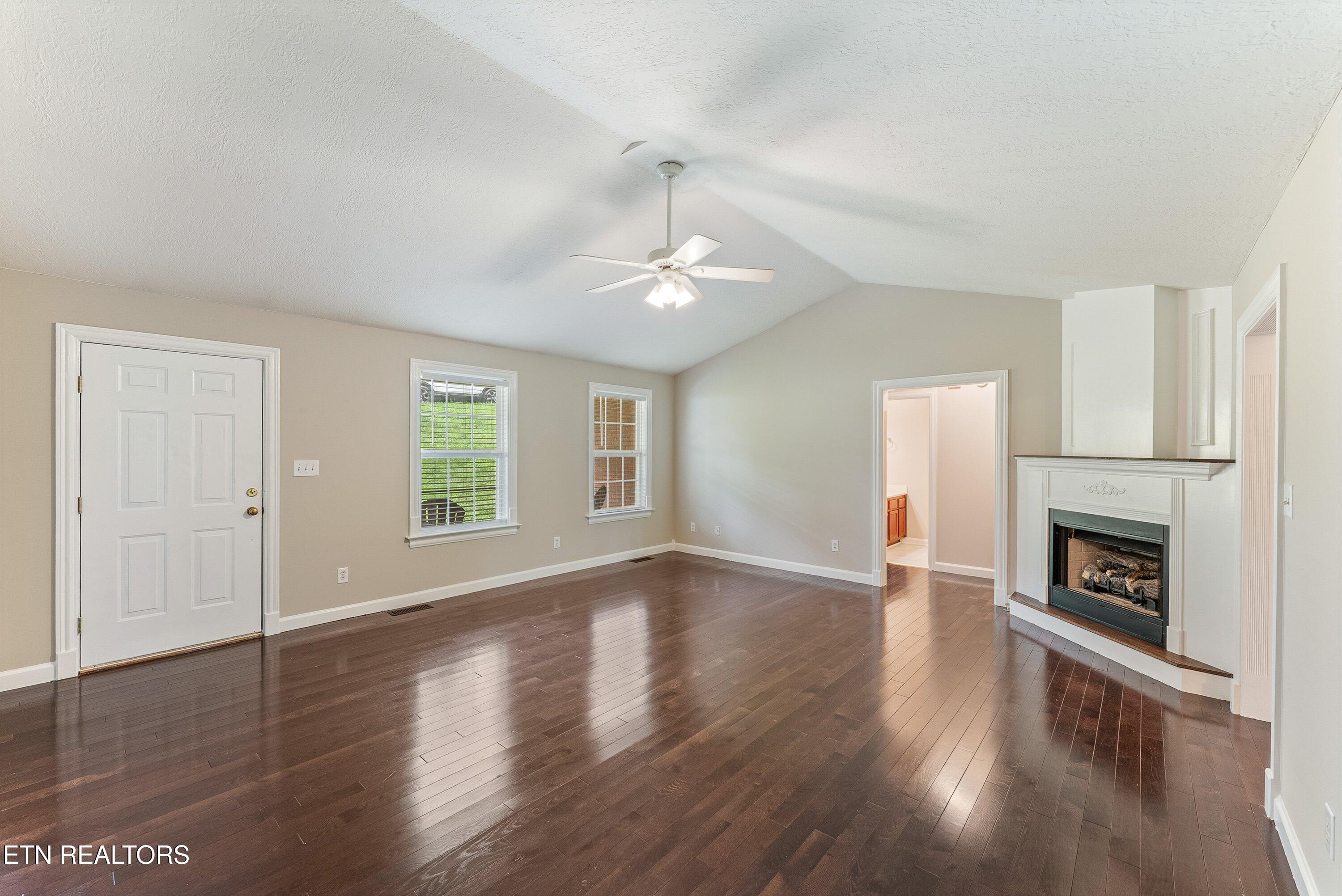 6133 Weems Rd