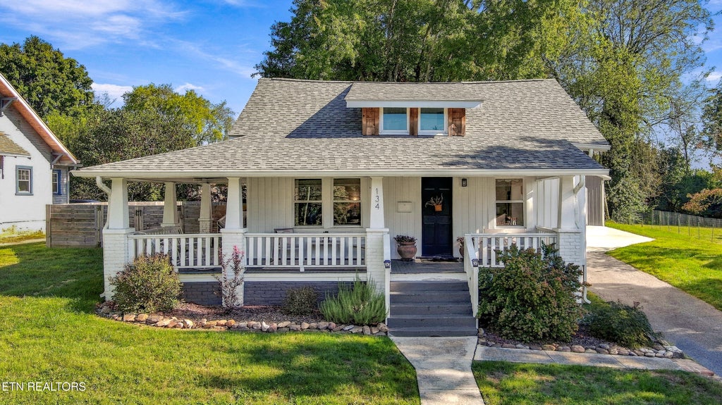 Photo of 134 Hillcrest Drive, Knoxville, TN 37918 (MLS # 1359631)
