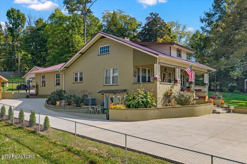 Photo of 719 N College St, Madisonville, TN 37354 (MLS # 1357807)