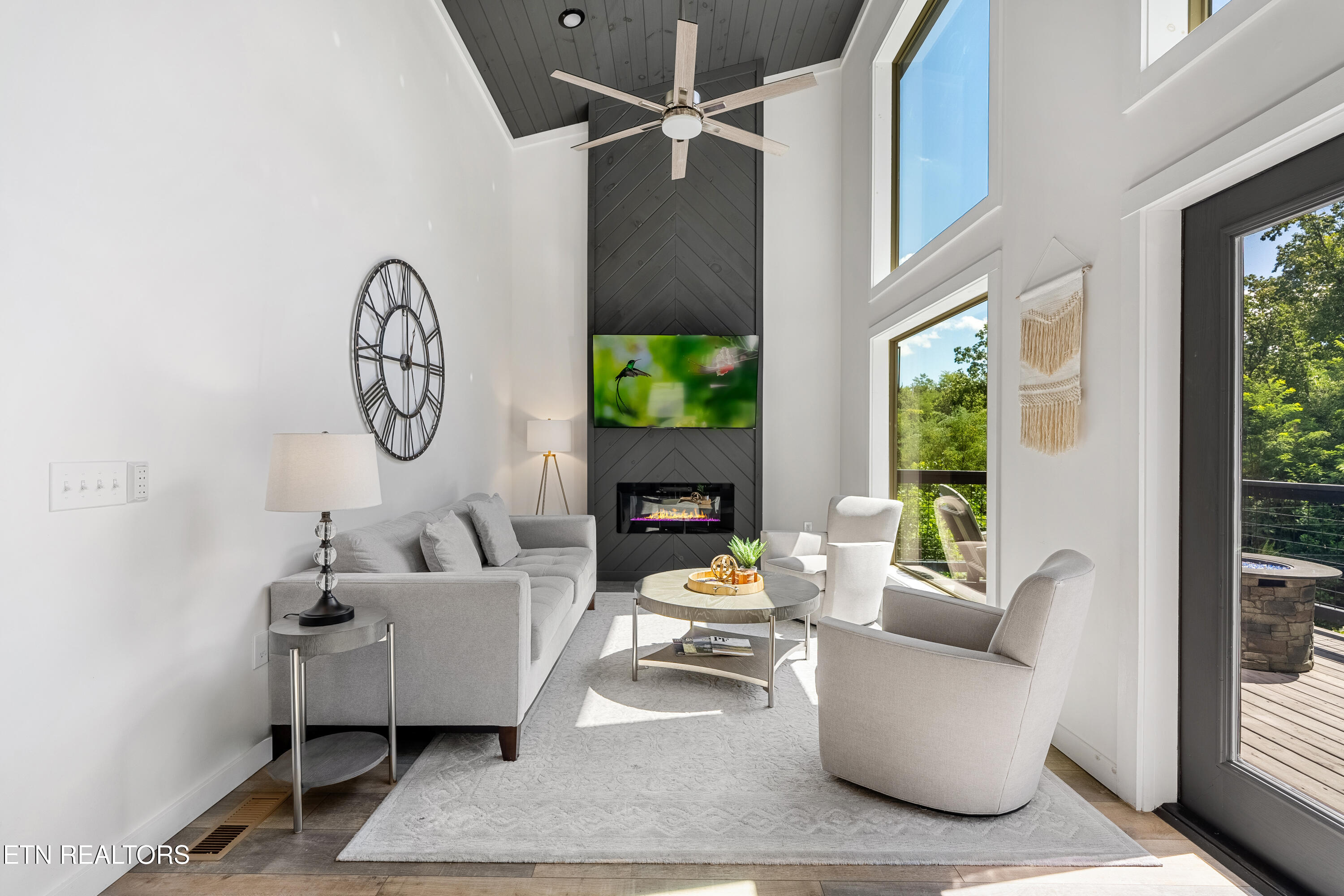 612 Sunset Lane