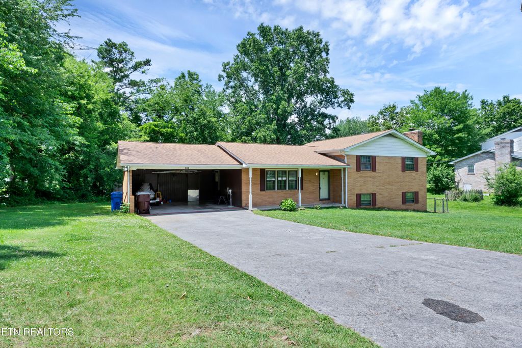 Photo of 898 W Cunningham St, Alcoa, TN 37701 (MLS # 1332918)