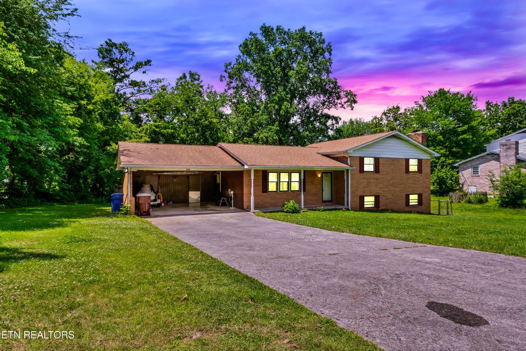 Photo of 898 W Cunningham St, Alcoa, TN 37701 (MLS # 1332918)