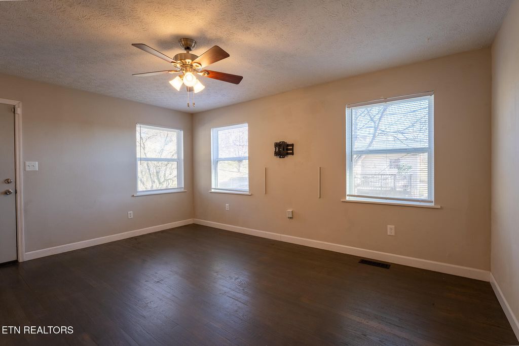 Photo of 205 N 12th St, LaFollette, TN 37766 (MLS # 1337206)