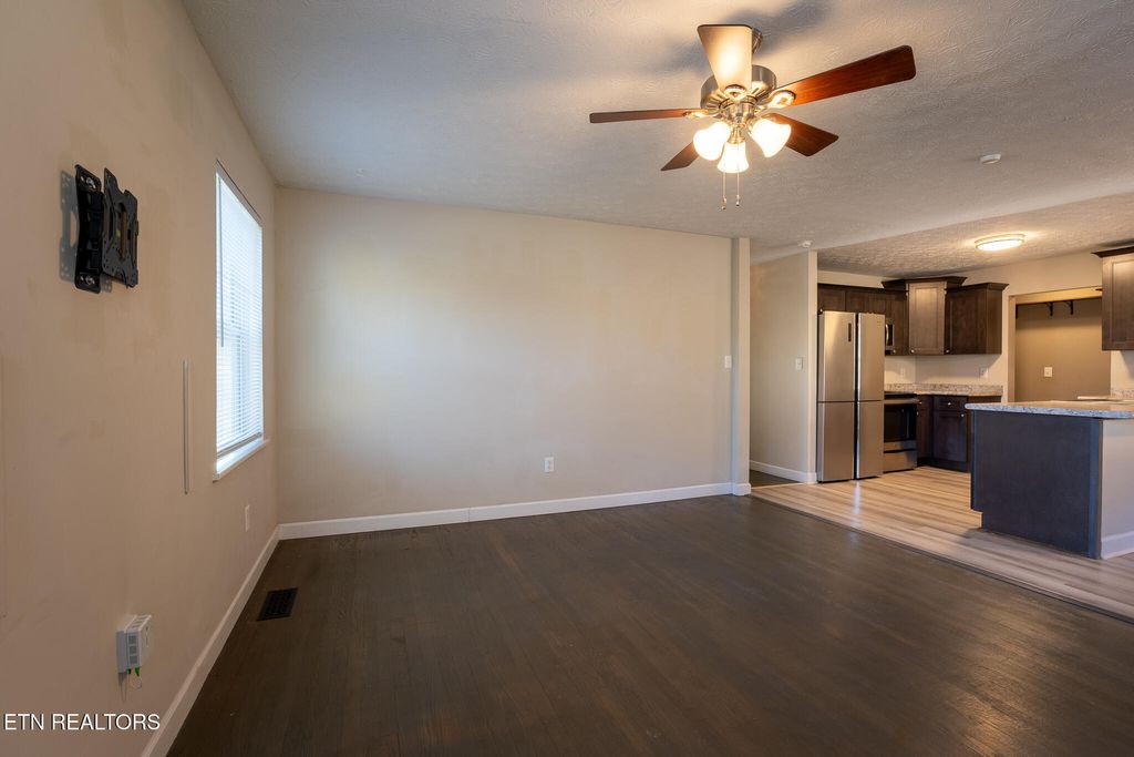 Photo of 205 N 12th St, LaFollette, TN 37766 (MLS # 1337206)