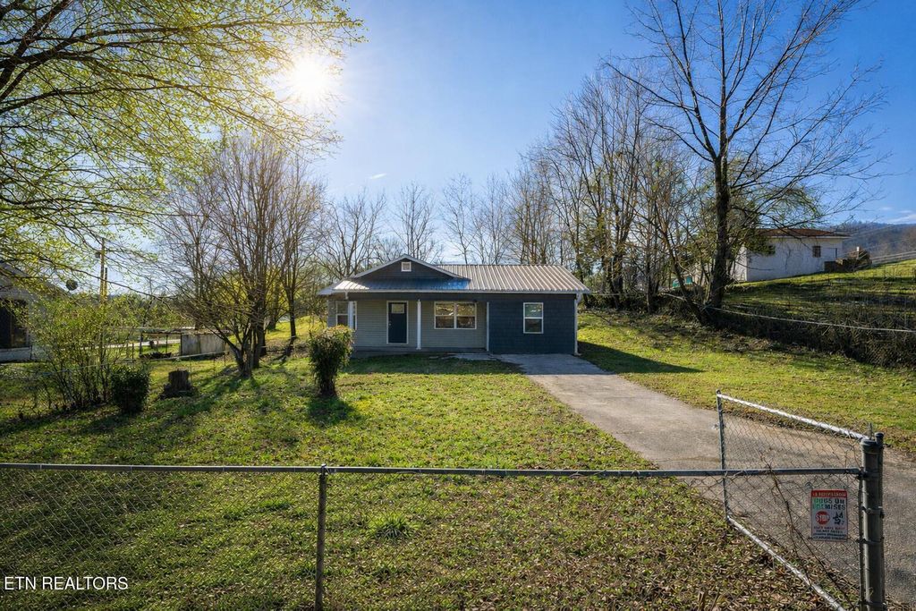 Photo of 205 N 12th St, LaFollette, TN 37766 (MLS # 1337206)
