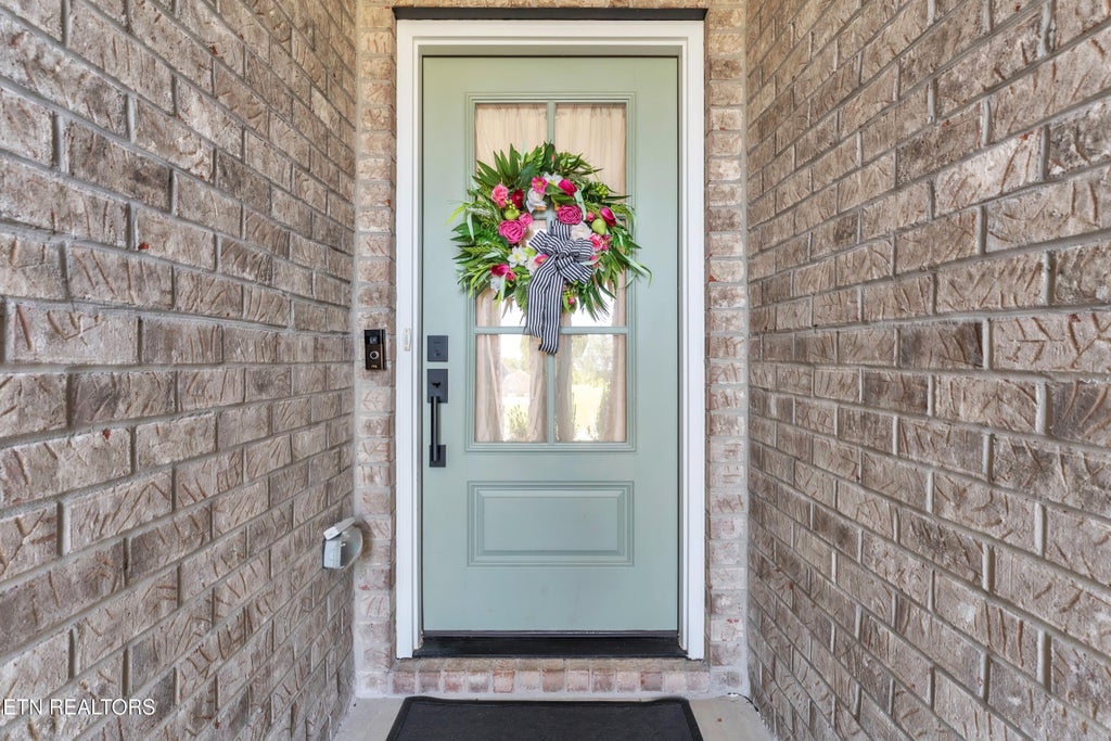 Photo of 510 Sugar Maple Tr, Lenoir City, TN 37771 (MLS # 1355623)
