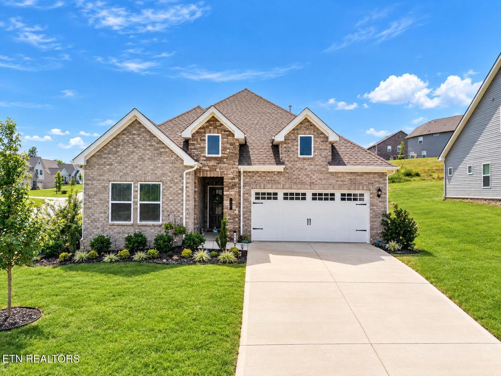 Photo of 510 Sugar Maple Tr, Lenoir City, TN 37771 (MLS # 1355623)