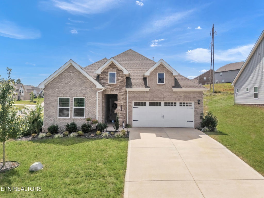 Photo of 510 Sugar Maple Tr, Lenoir City, TN 37771 (MLS # 1355623)