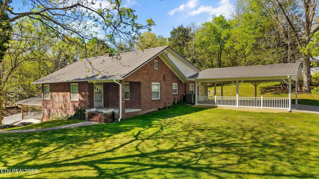 Photo of 1017 Old Knoxville Hwy, Sevierville, TN 37862 (MLS # 1336793)