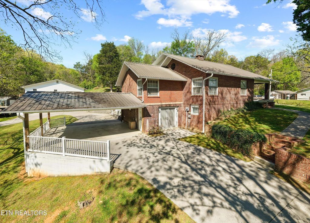 Photo of 1017 Old Knoxville Hwy, Sevierville, TN 37862 (MLS # 1336793)