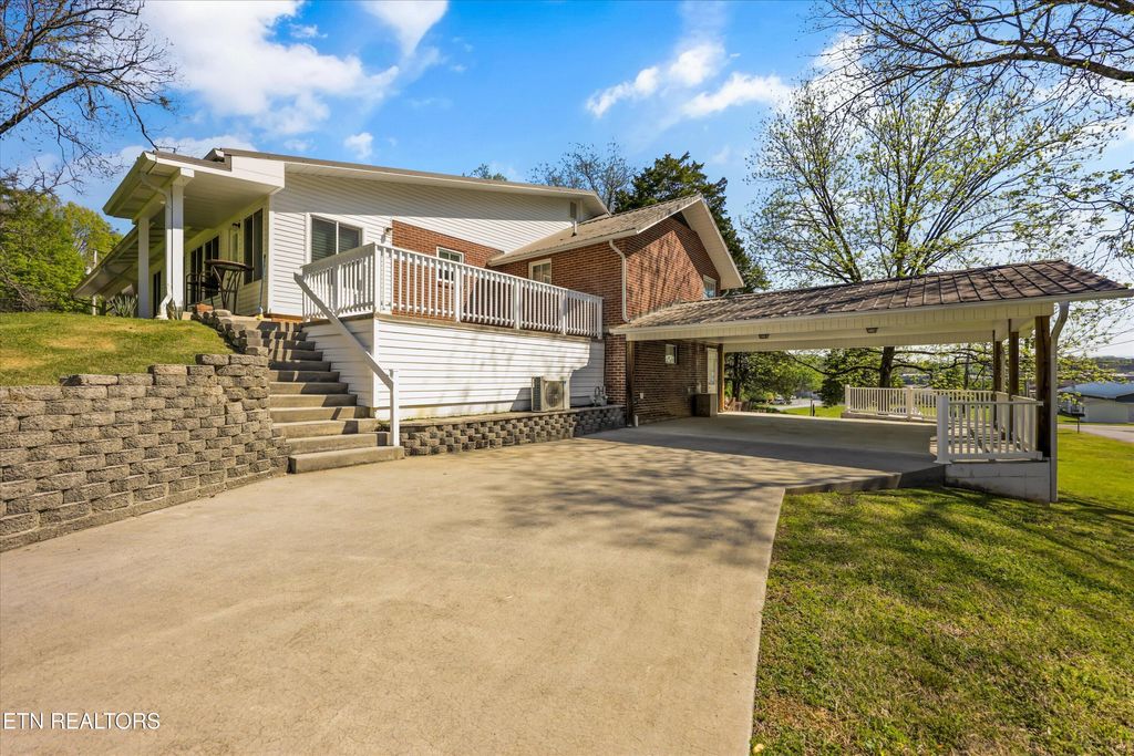 Photo of 1017 Old Knoxville Hwy, Sevierville, TN 37862 (MLS # 1336793)