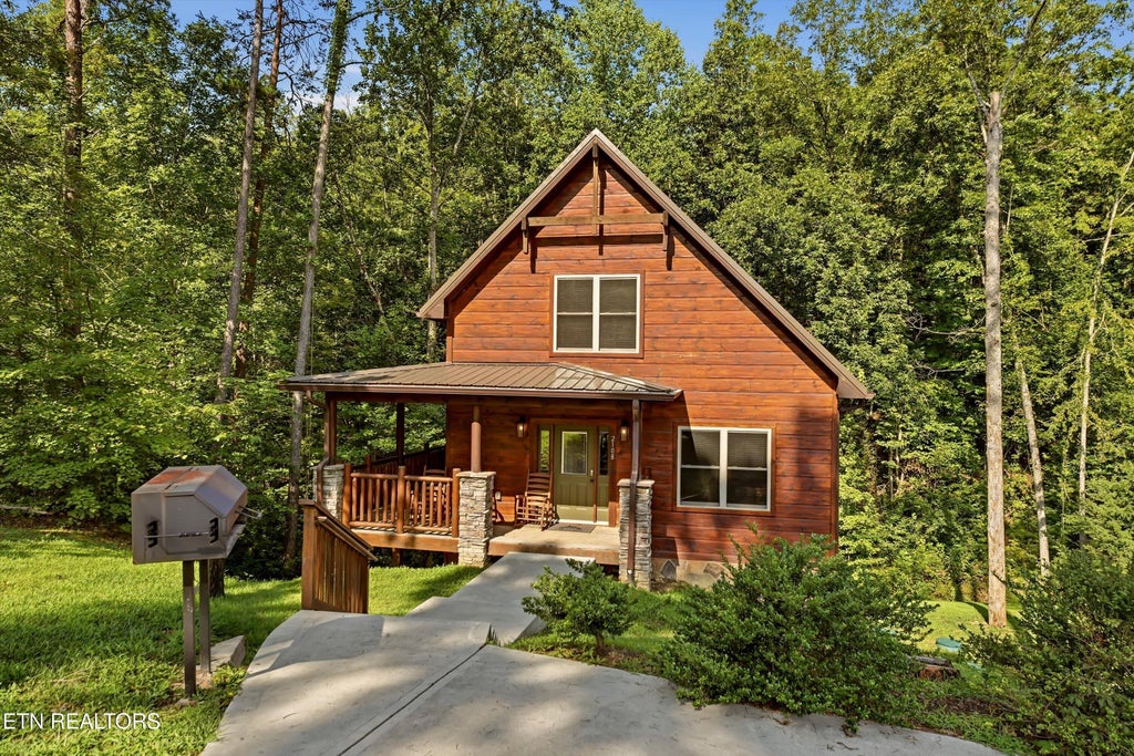 Photo of 2108 Roscoe Court, Sevierville, TN 37876 (MLS # 1350427)