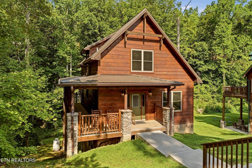 Photo of 2108 Roscoe Court, Sevierville, TN 37876 (MLS # 1350427)