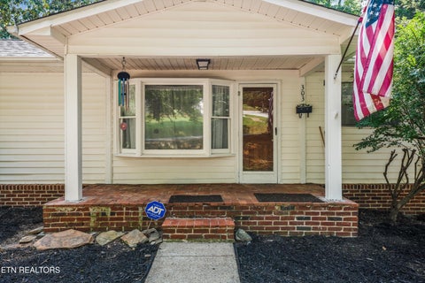 Tiny photo for 303 W Outer Drive, Oak Ridge, TN 37830 (MLS # 1356311)