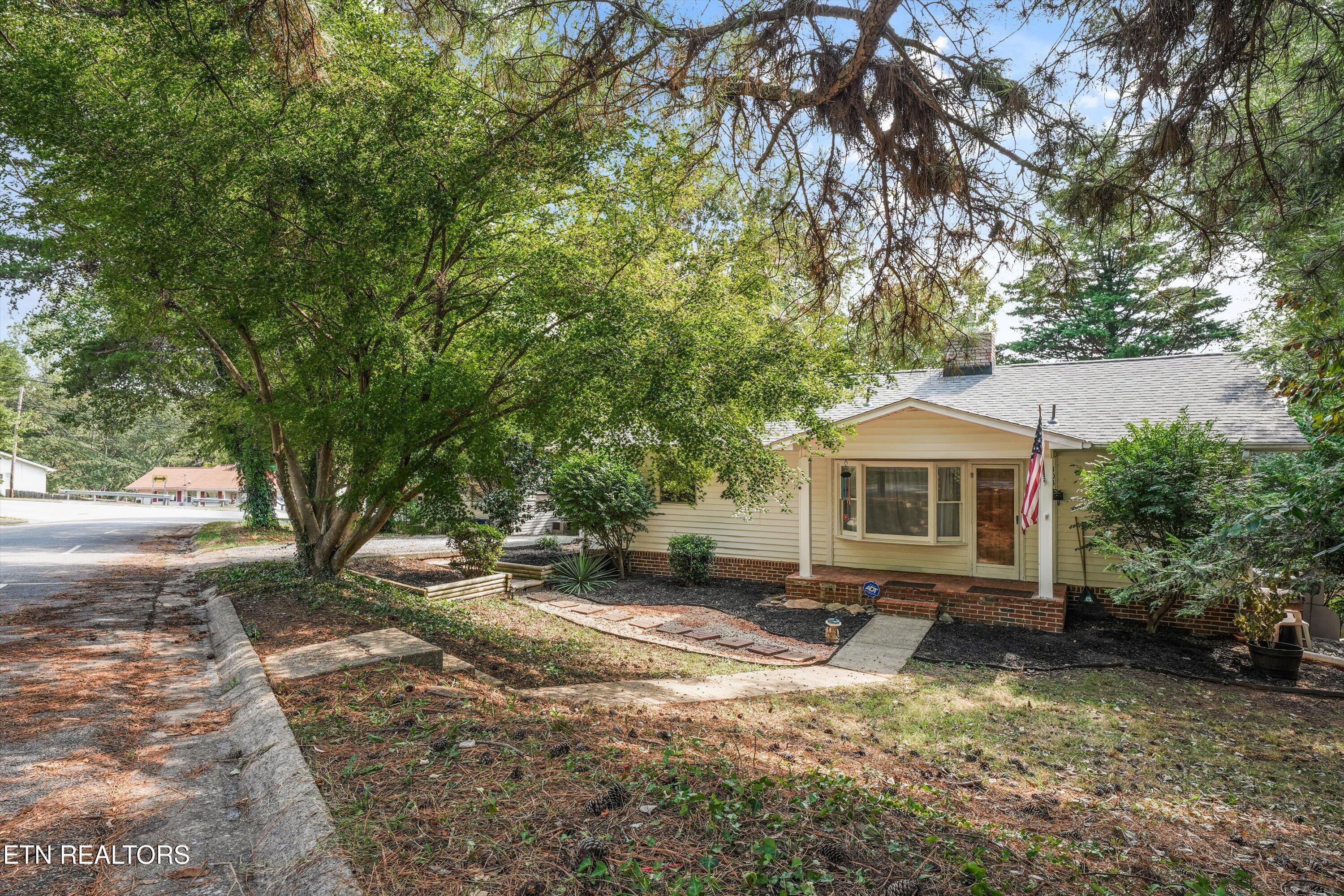 303 W Outer Drive