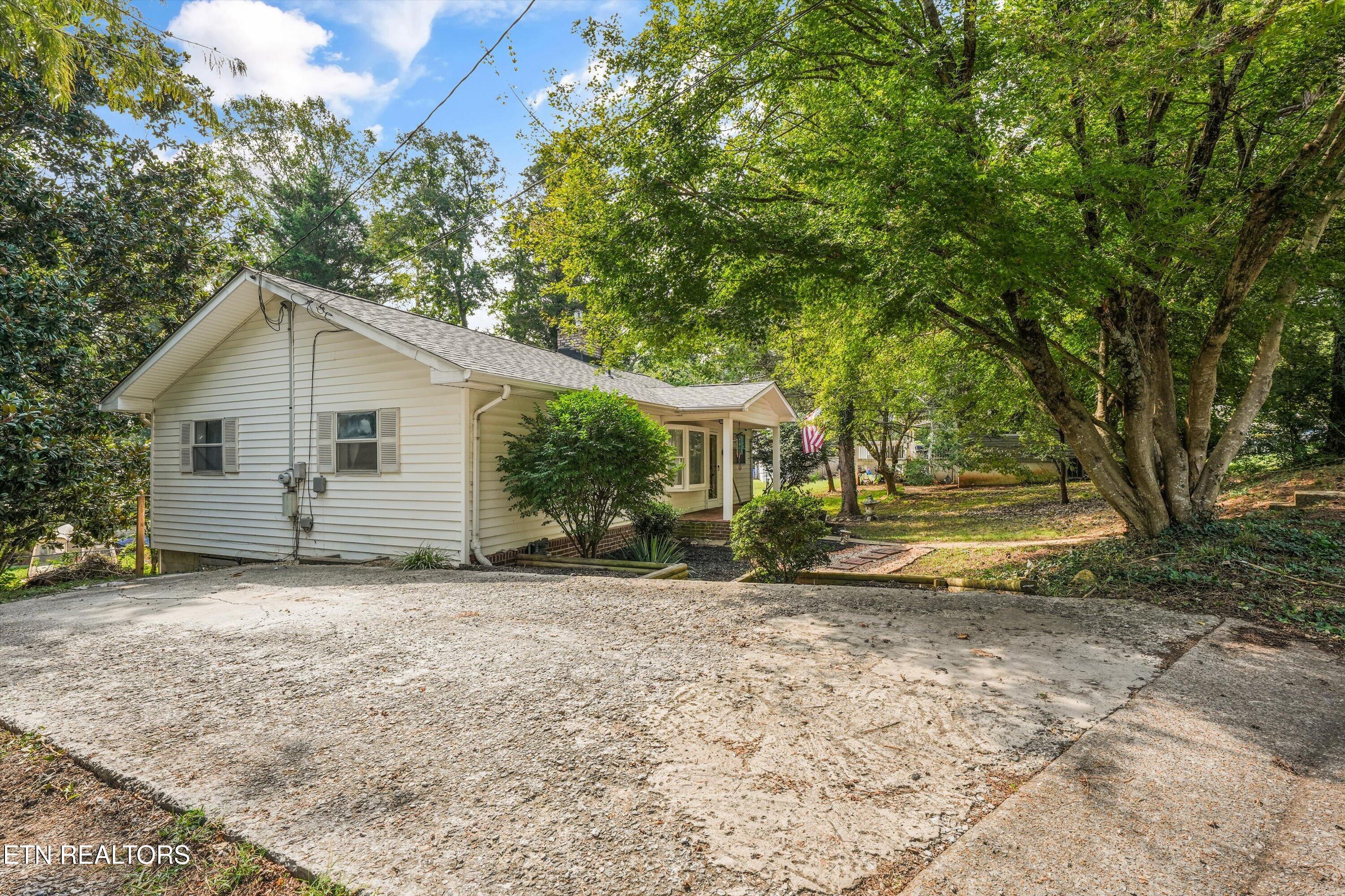 303 W Outer Drive