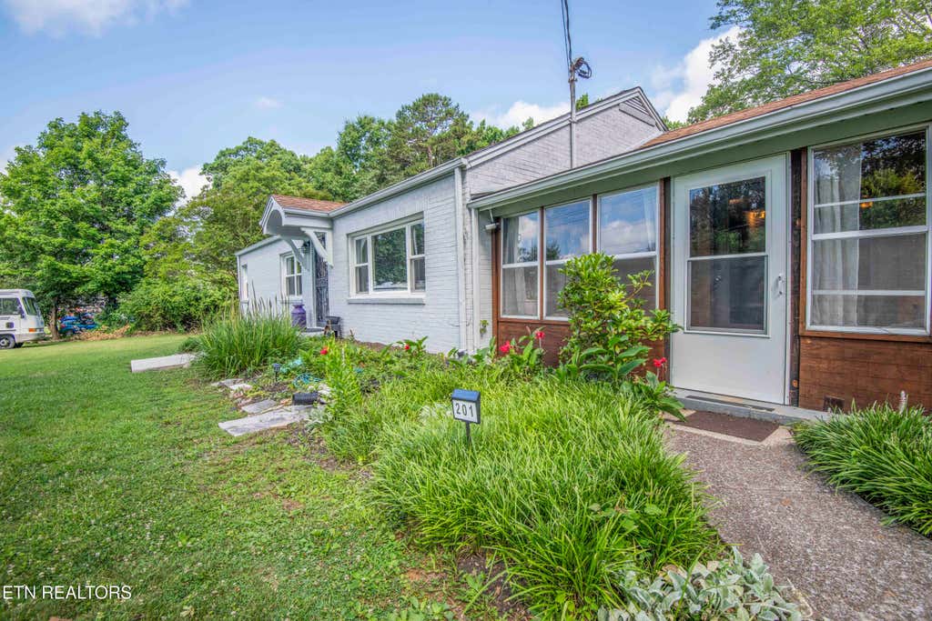 Photo of 201 W Ford Valley Rd, Knoxville, TN 37920 (MLS # 1345135)