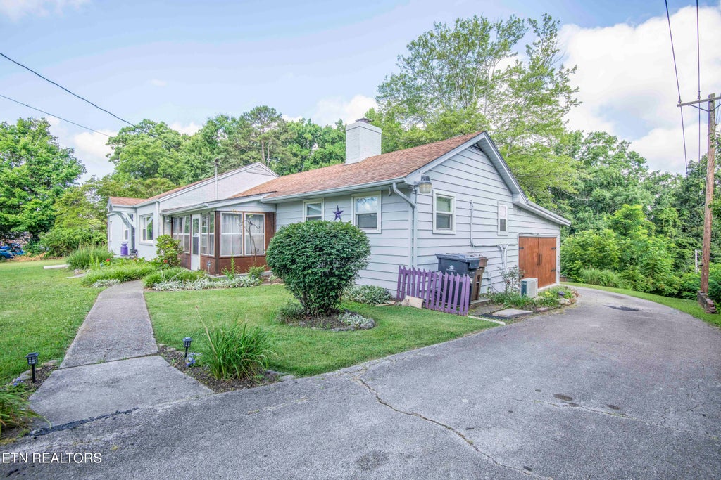 Photo of 201 W Ford Valley Rd, Knoxville, TN 37920 (MLS # 1345135)