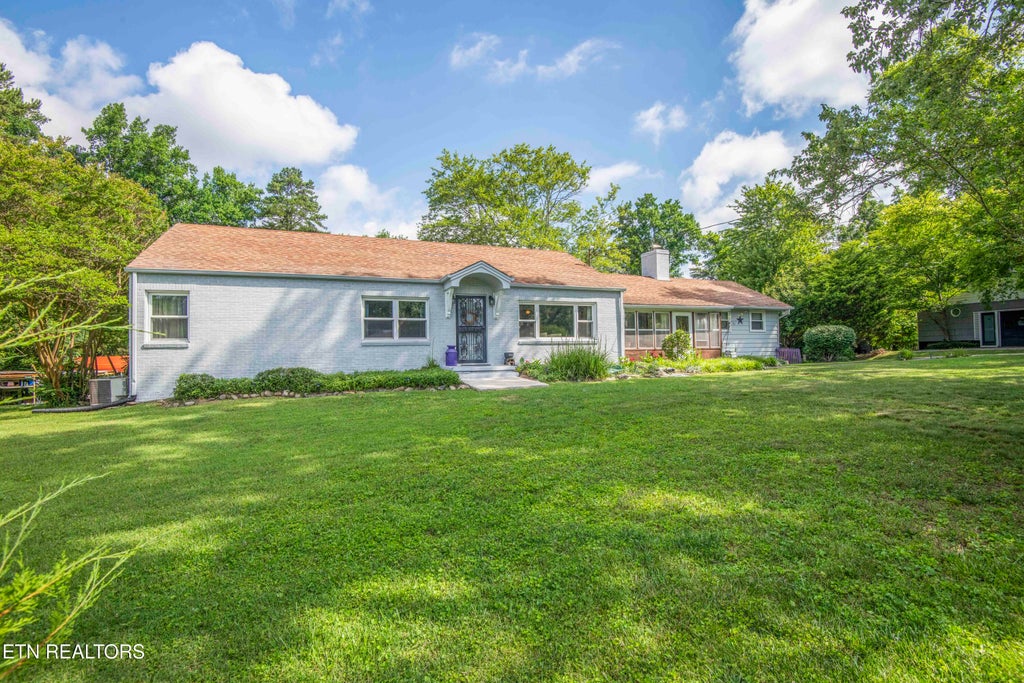 Photo of 201 W Ford Valley Rd, Knoxville, TN 37920 (MLS # 1345135)