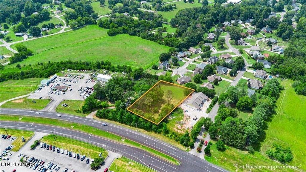 Photo of 2025 N Charles G Seivers Blvd, Clinton, TN 37716 (MLS # 1336444)