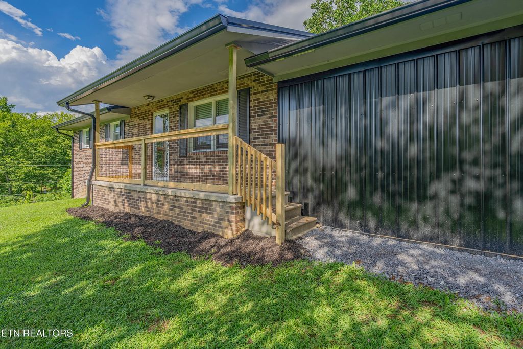 Photo of 104 Apricot Rd, Cosby, TN 37722 (MLS # 1308979)