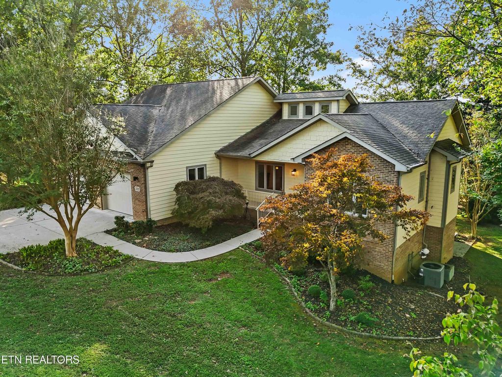 Photo of 372 Parkwood Circle, Greenback, TN 37742 (MLS # 1278551)