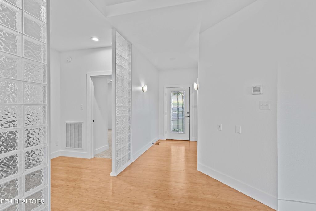 Photo of 372 Parkwood Circle, Greenback, TN 37742 (MLS # 1278551)