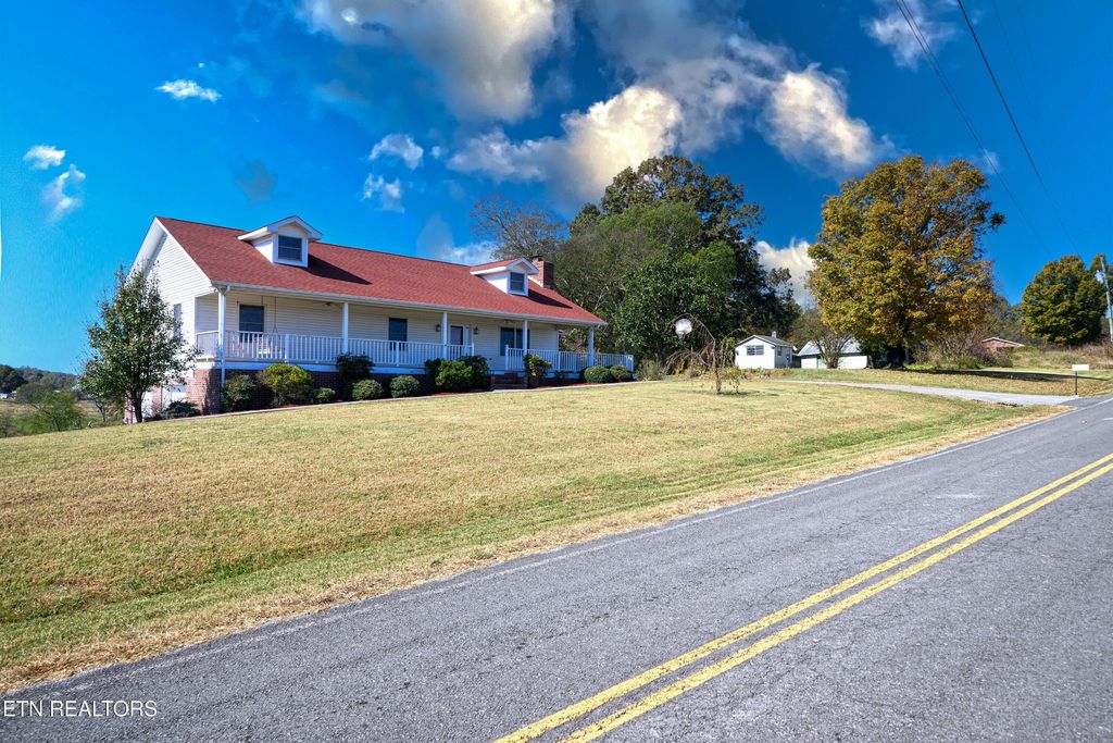 Photo of 677 Beard Rd, Strawberry Plains, TN 37871 (MLS # 1280457)