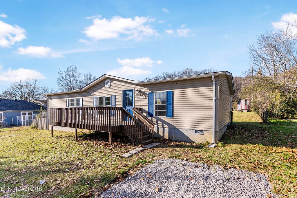 Photo of 806 Reynolds Ave, Clinton, TN 37716 (MLS # 1324109)