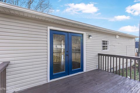 Tiny photo for 806 Reynolds Ave, Clinton, TN 37716 (MLS # 1324109)