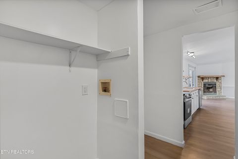 Tiny photo for 806 Reynolds Ave, Clinton, TN 37716 (MLS # 1324109)