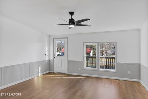 Tiny photo for 806 Reynolds Ave, Clinton, TN 37716 (MLS # 1324109)