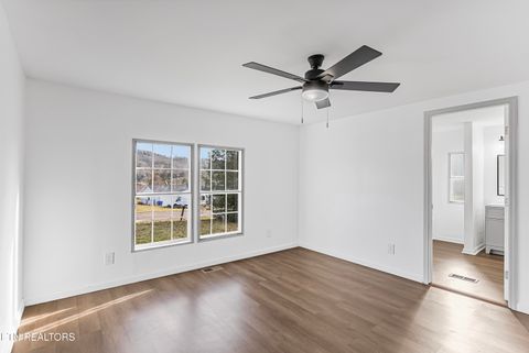 Tiny photo for 806 Reynolds Ave, Clinton, TN 37716 (MLS # 1324109)