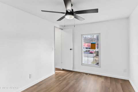 Tiny photo for 806 Reynolds Ave, Clinton, TN 37716 (MLS # 1324109)