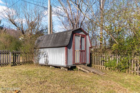 Tiny photo for 806 Reynolds Ave, Clinton, TN 37716 (MLS # 1324109)