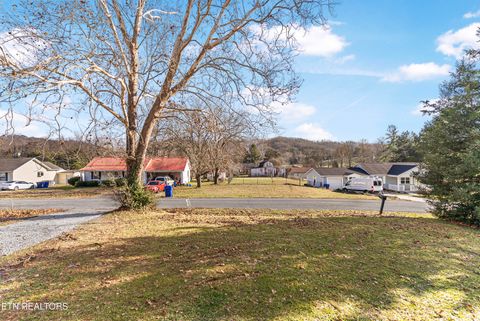 Tiny photo for 806 Reynolds Ave, Clinton, TN 37716 (MLS # 1324109)
