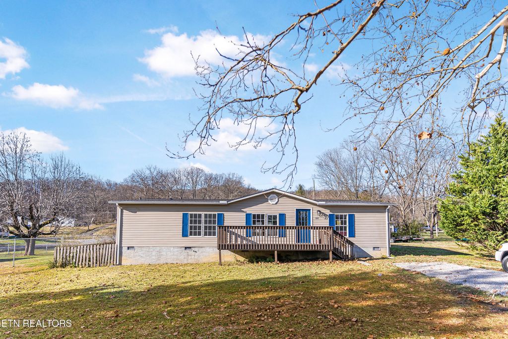 Photo of 806 Reynolds Ave, Clinton, TN 37716 (MLS # 1324109)