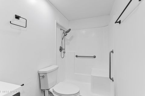 Tiny photo for 806 Reynolds Ave, Clinton, TN 37716 (MLS # 1324109)