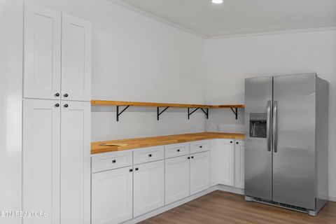 Tiny photo for 806 Reynolds Ave, Clinton, TN 37716 (MLS # 1324109)