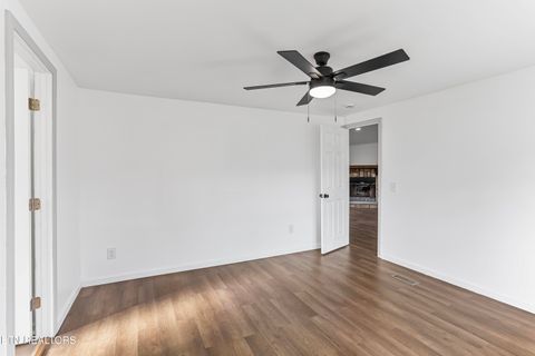 Tiny photo for 806 Reynolds Ave, Clinton, TN 37716 (MLS # 1324109)