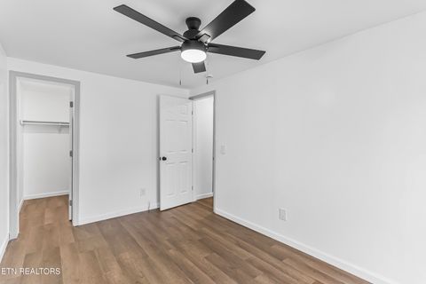 Tiny photo for 806 Reynolds Ave, Clinton, TN 37716 (MLS # 1324109)