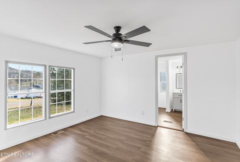 Tiny photo for 806 Reynolds Ave, Clinton, TN 37716 (MLS # 1324109)