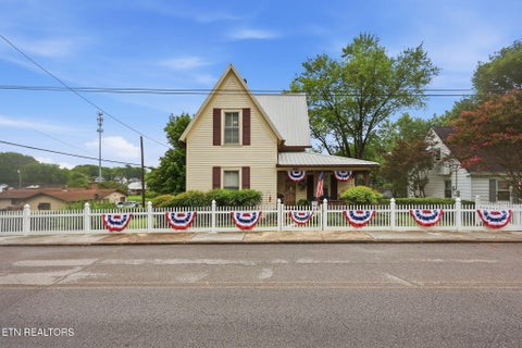 Tiny photo for 627 Medaris St, Clinton, TN 37716 (MLS # 1349124)