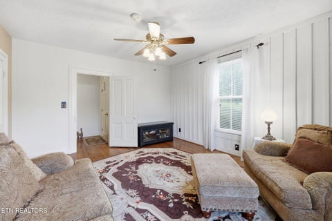 Tiny photo for 627 Medaris St, Clinton, TN 37716 (MLS # 1349124)