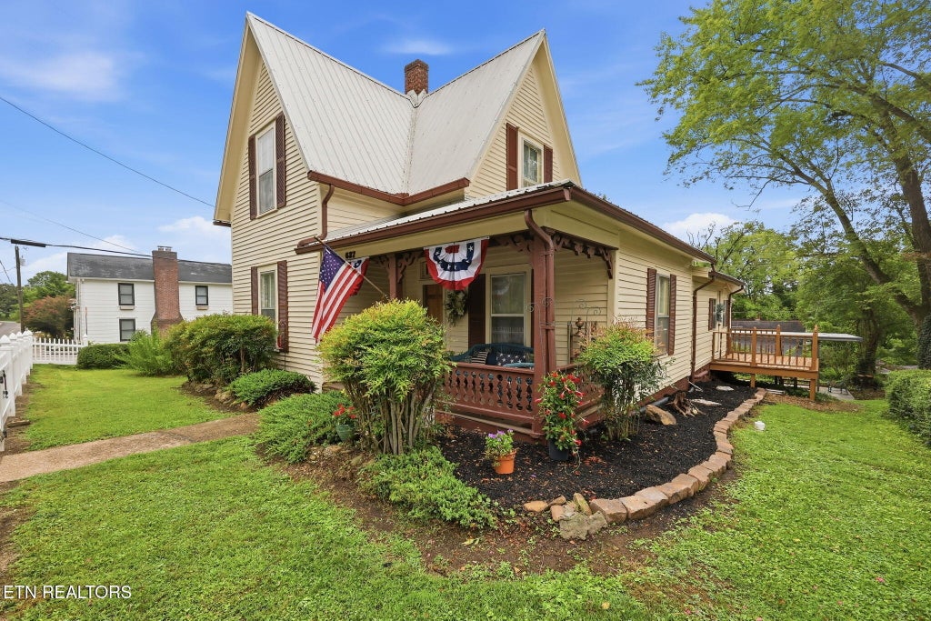 Photo of 627 Medaris St, Clinton, TN 37716 (MLS # 1349124)
