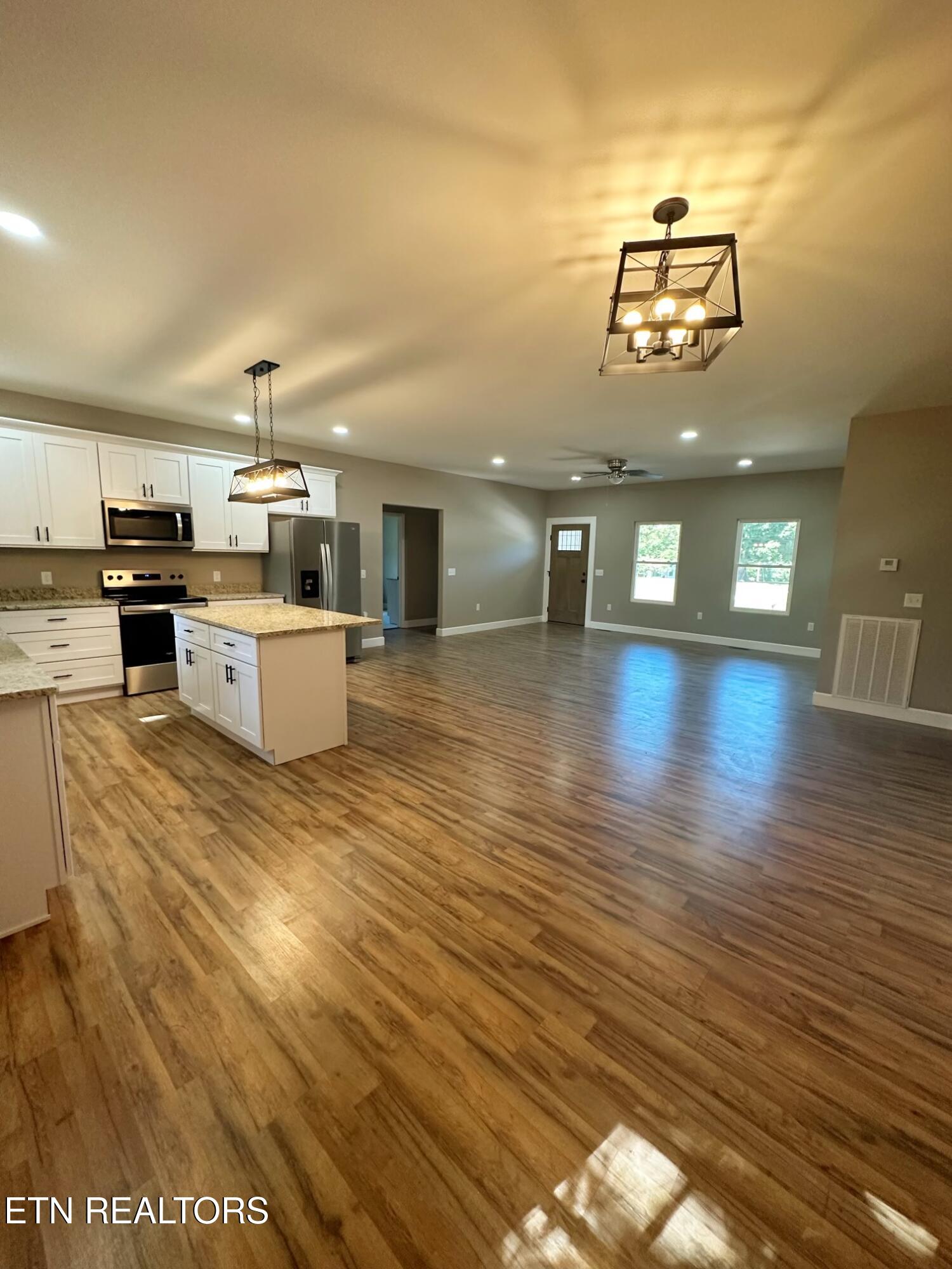 633 Rockwell Dr Drive