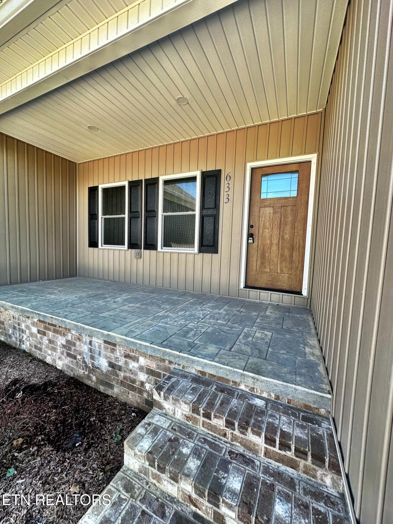 633 Rockwell Dr Drive