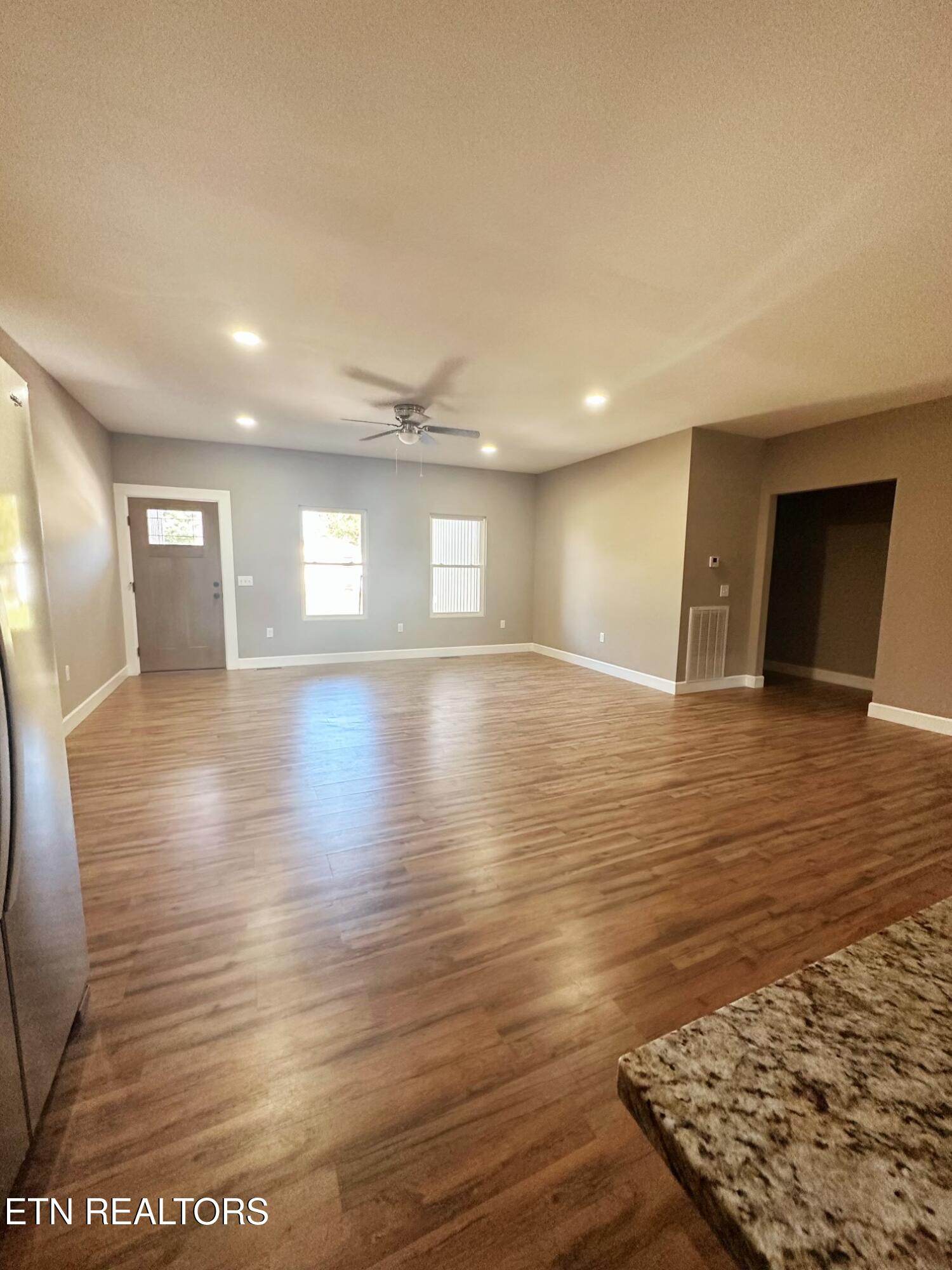 633 Rockwell Dr Drive