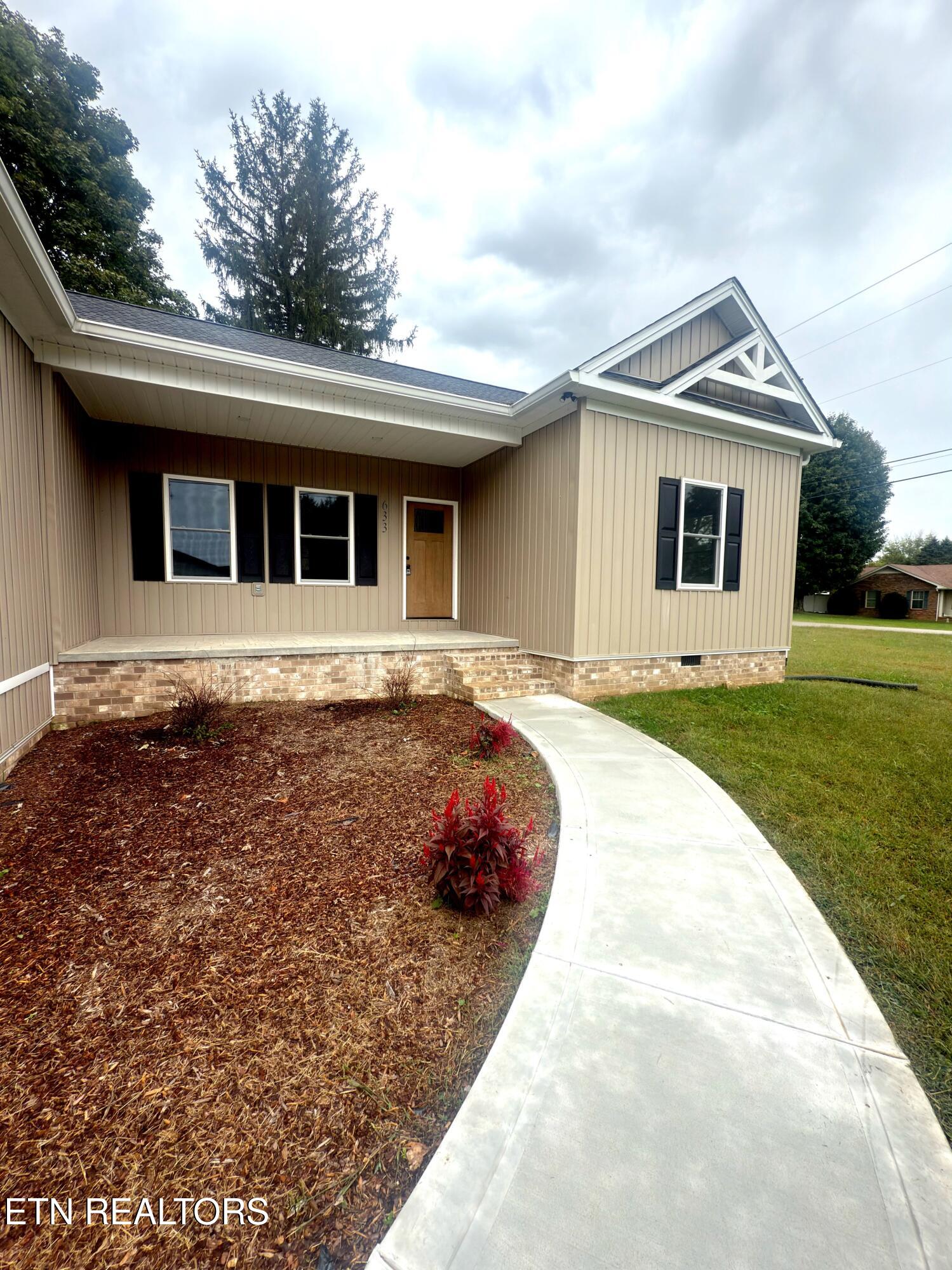 633 Rockwell Dr Drive