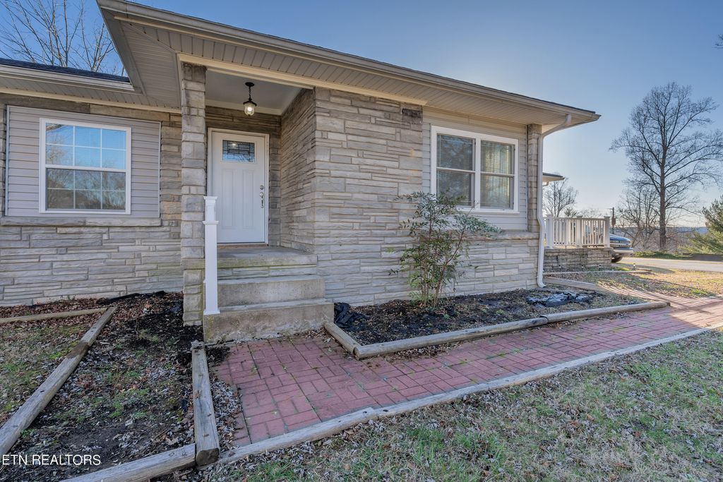 Photo of 128 Bonifacius St, Wartburg, TN 37887 (MLS # 1252699)